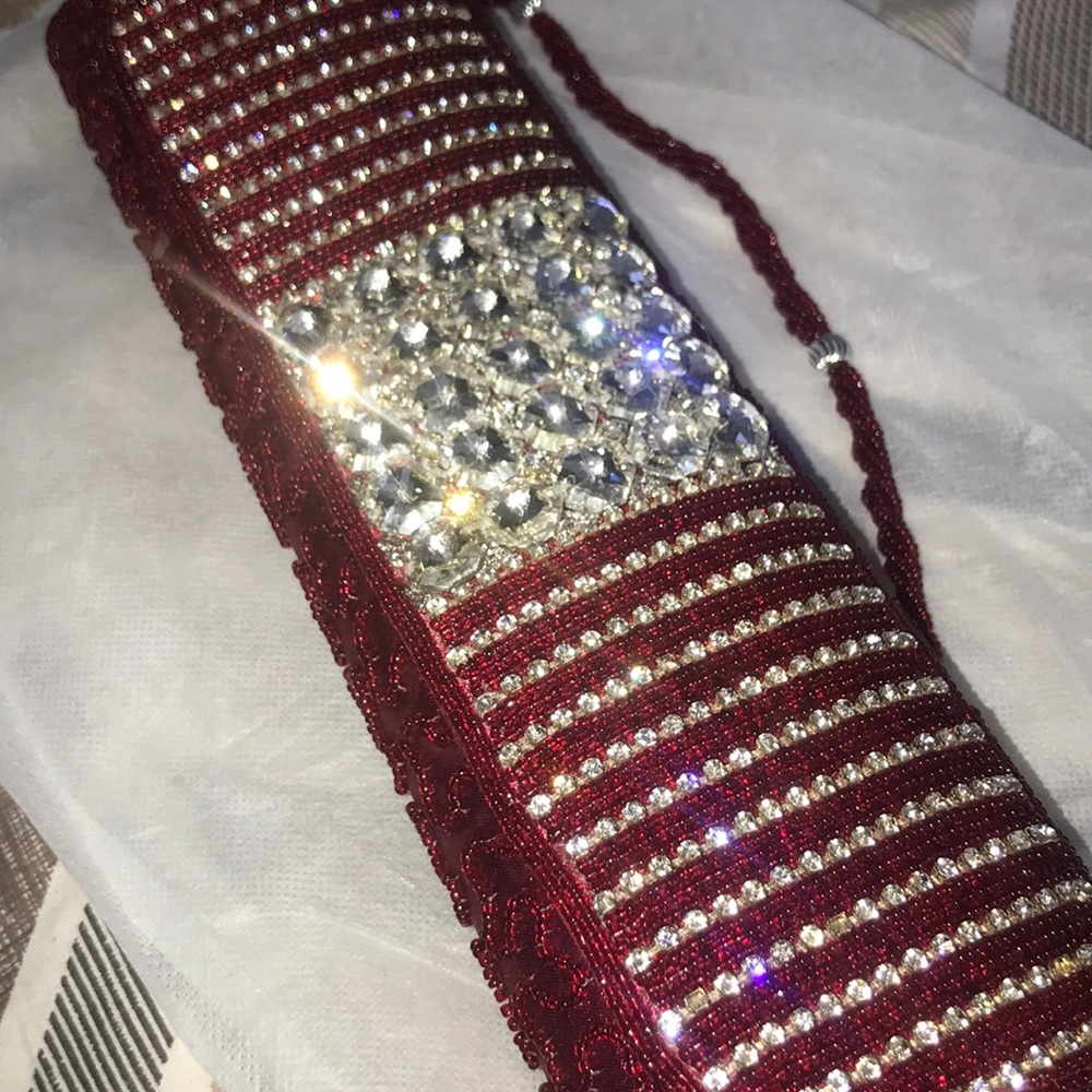 Clutch RED COLOR DIAMOND AND CLASSY